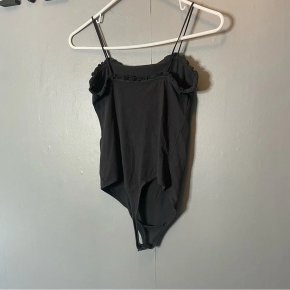 Abercrombie & Fitch black ruffle hem bodysuit women size medium - Picture 9 of 11